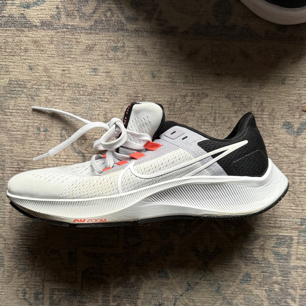 Nike air zoom Pegasus White and Black Sneakers with coral Accents